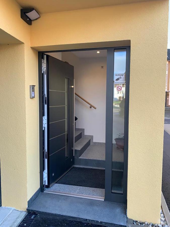 1 Zimmer Mit Bad Ohne Kueche, 1 Person, 15 Qm, Direkt An Der Aach Singen Luaran gambar