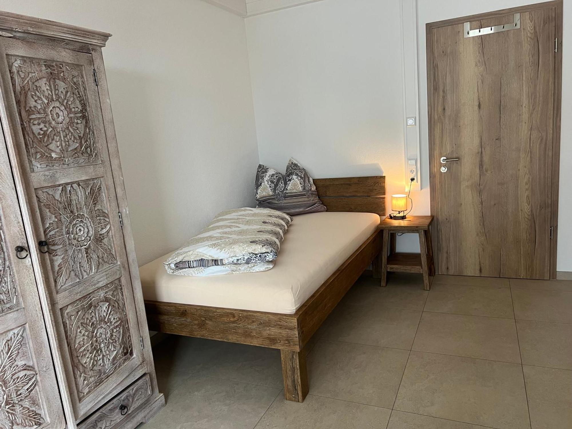 1 Zimmer Mit Bad Ohne Kueche, 1 Person, 15 Qm, Direkt An Der Aach Singen Luaran gambar
