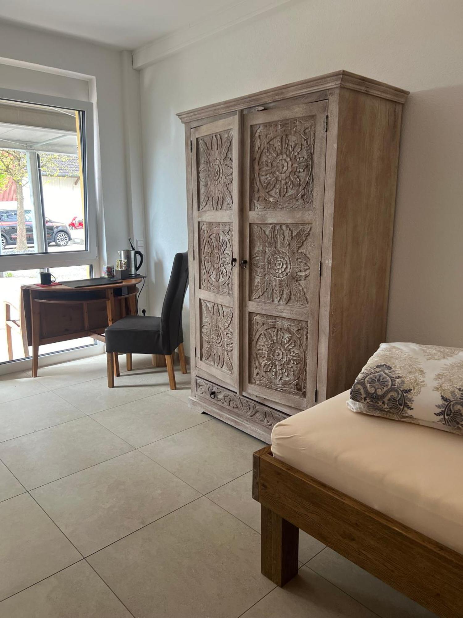 1 Zimmer Mit Bad Ohne Kueche, 1 Person, 15 Qm, Direkt An Der Aach Singen Luaran gambar
