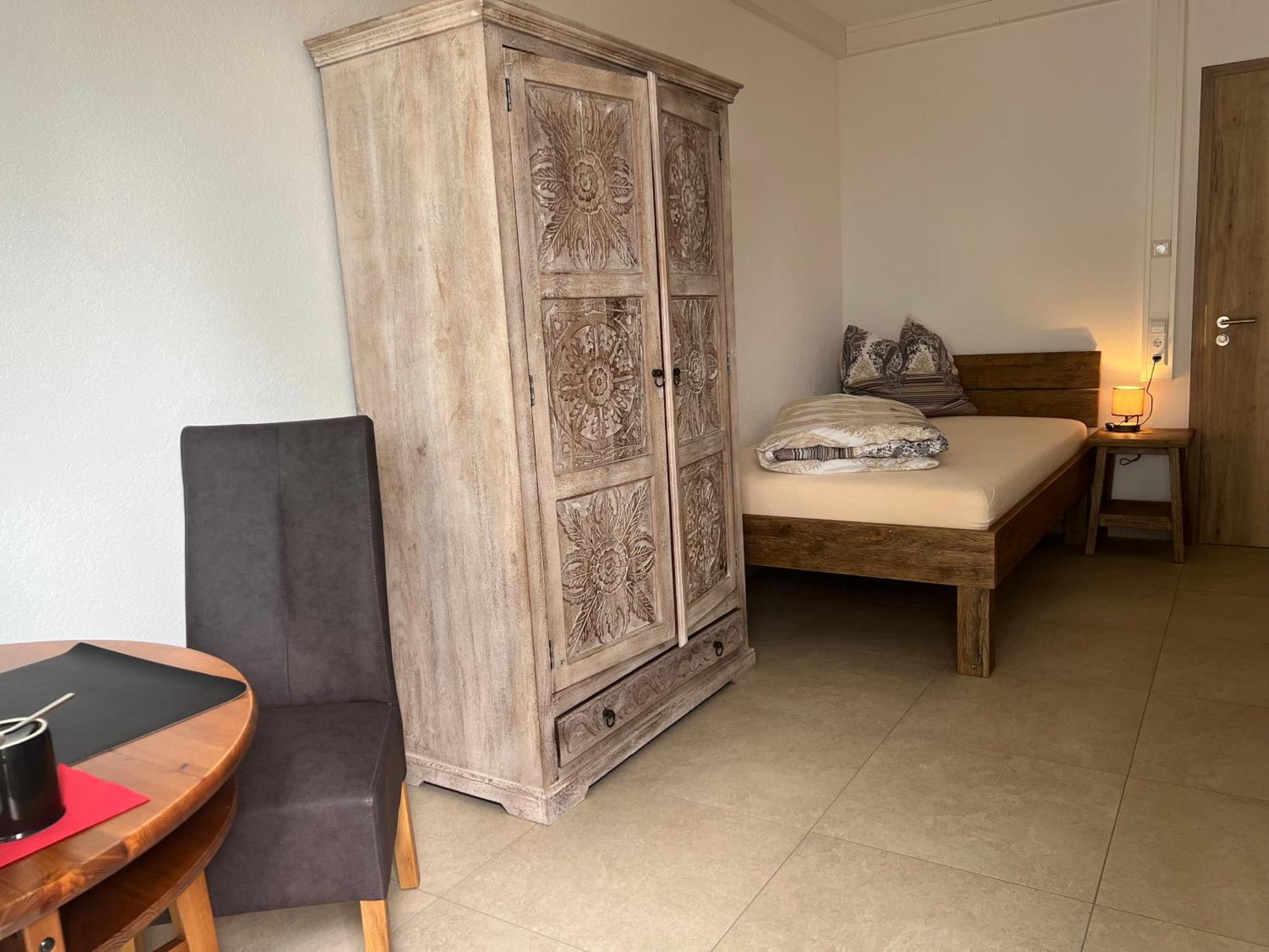 1 Zimmer Mit Bad Ohne Kueche, 1 Person, 15 Qm, Direkt An Der Aach Singen Luaran gambar