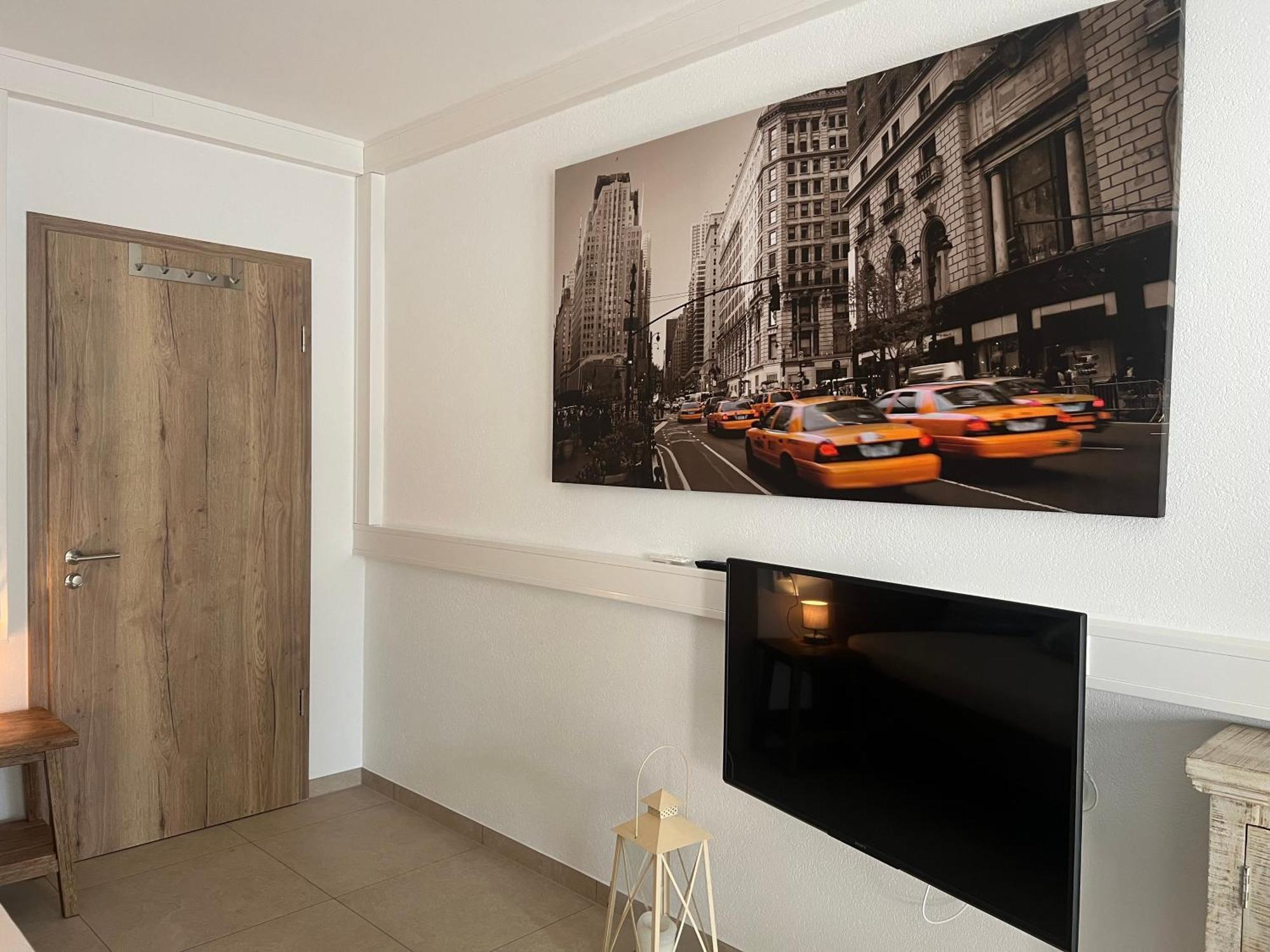 1 Zimmer Mit Bad Ohne Kueche, 1 Person, 15 Qm, Direkt An Der Aach Singen Luaran gambar