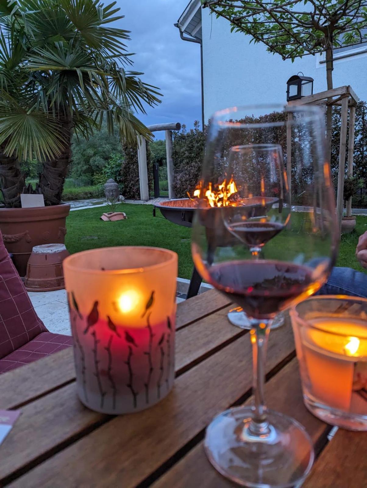 1 Zimmer Mit Bad Ohne Kueche, 1 Person, 15 Qm, Direkt An Der Aach Singen Luaran gambar